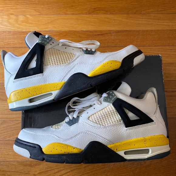 {Sold} Air Jordan 4 Retro, Tour Yellow - Picture 2 of 12